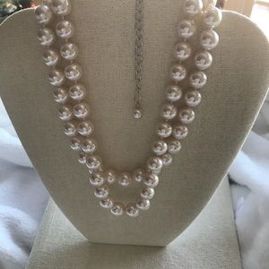 NWT ivory pearl like statement necklace